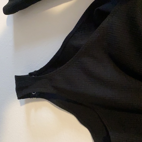 Large black long sleeve with back detail. - Picture 3 of 4